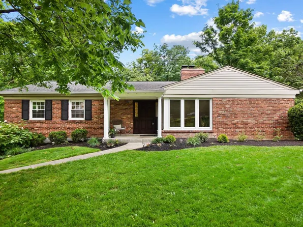 5683 Oakvista Dr, Cincinnati, OH 45227
