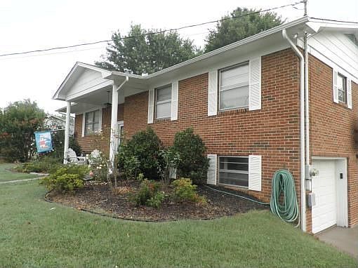 4th image of 500 Crestwood Dr