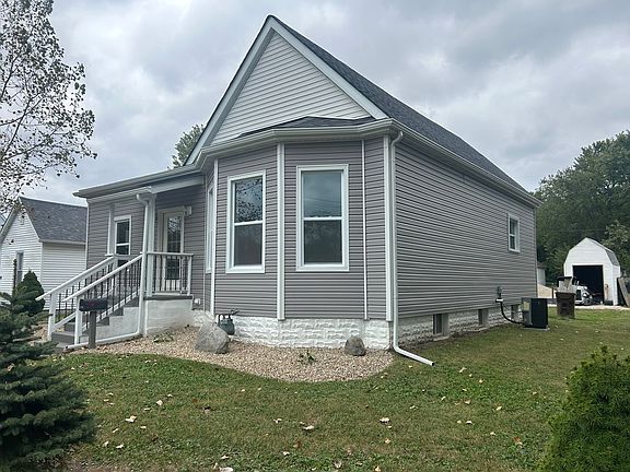 3rd image of 1116 W 6th St