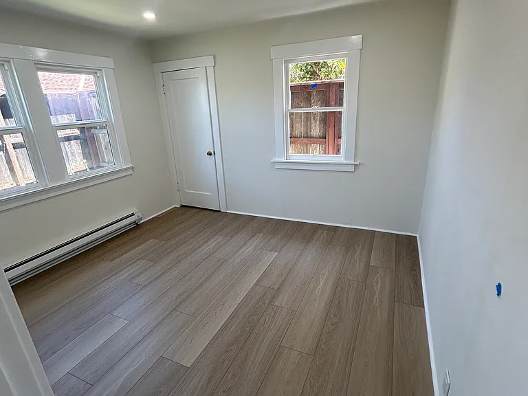 852 1/2 Western Ave — Photo 10