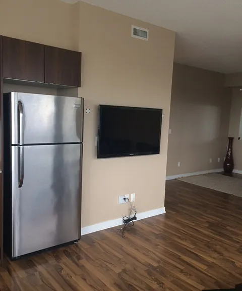 55 E Liberty St — Photo 28