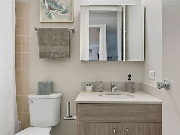 4th image of 1132 N Dearborn St #311