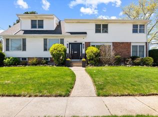 385 Forest Ave, Woodmere, NY 11598