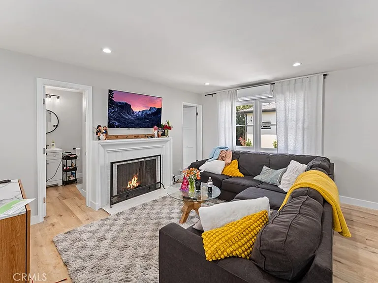 923 W Maple Ave — Photo 5