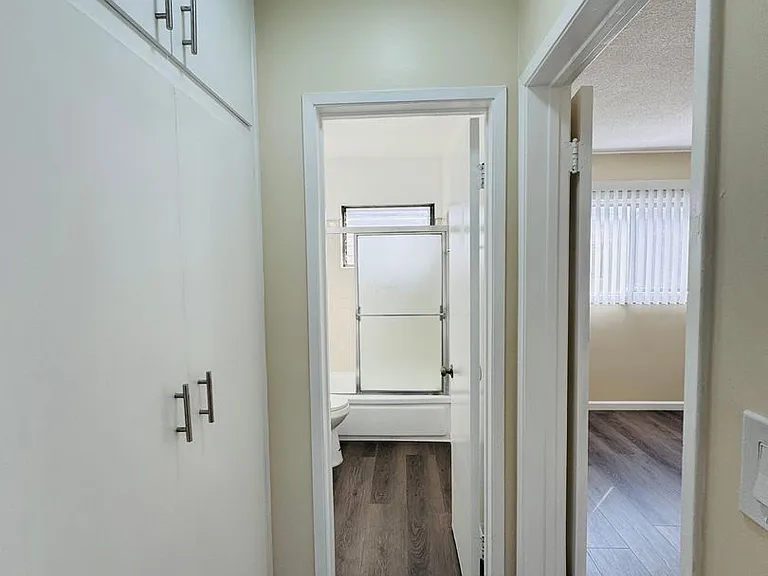 1230 N Mansfield Ave — Photo 6