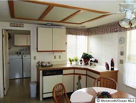2nd image of 903 Stratford Court #D