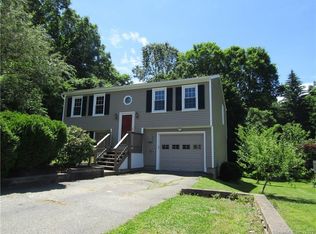 42 Wakelee Ave, Shelton, CT 06484