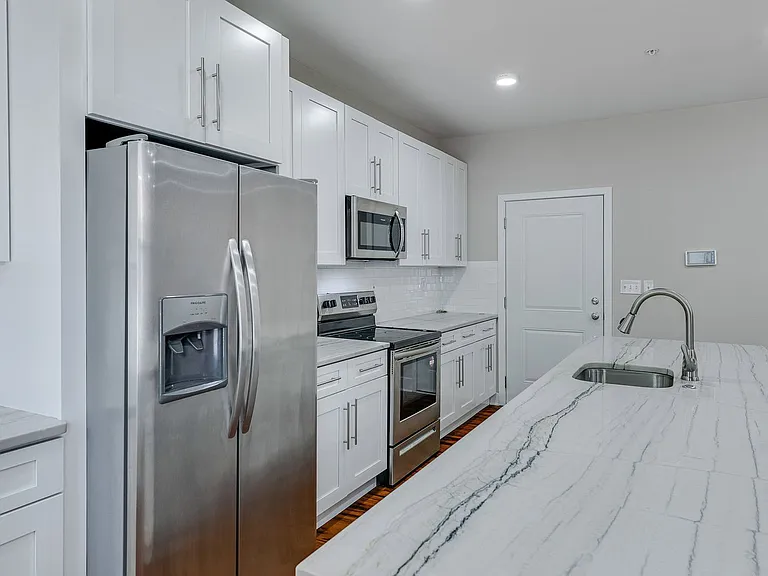 549 Armstrong St #101 — Photo 4