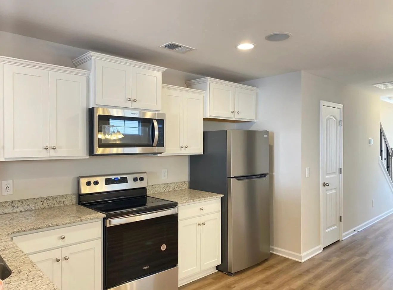 3 bed, 2.5 bath, 1351 sqft, $1,900 — Photo 2
