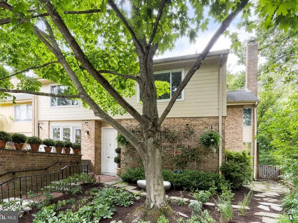 14 Roland Mews, Baltimore, MD 21210