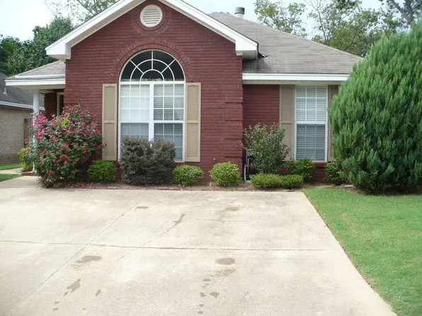 53 Penton Ct, Millbrook, AL 36054