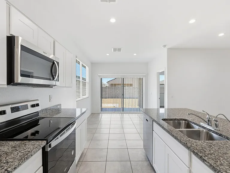 1575 E Fletcher Dr — Photo 11
