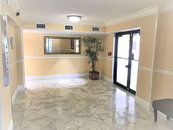 3rd image of 2000 NE 135th St APT 901