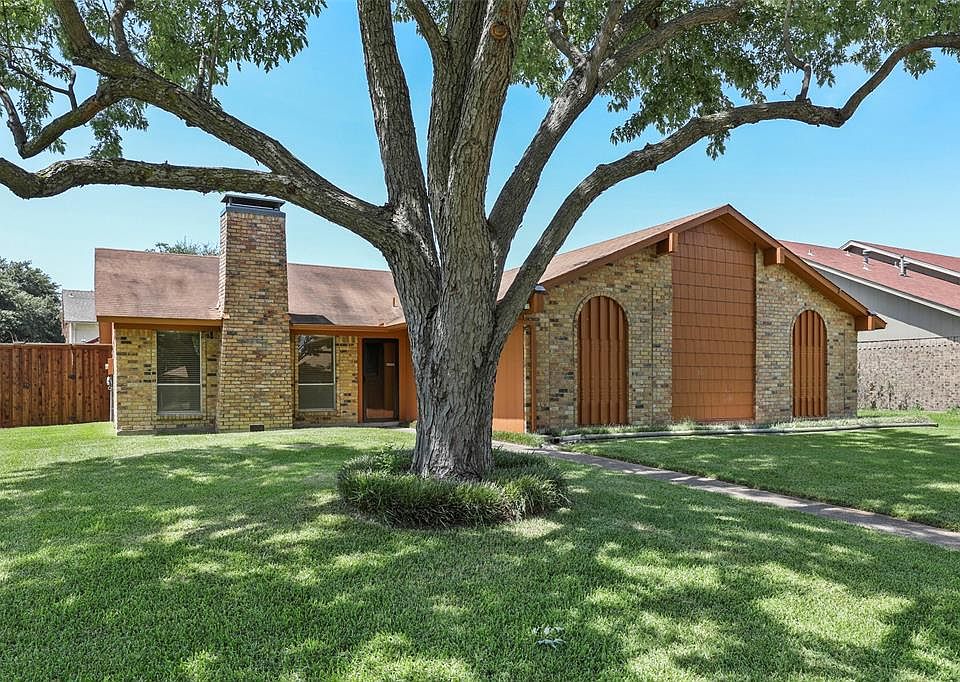1st image of 614 Caravaca Dr