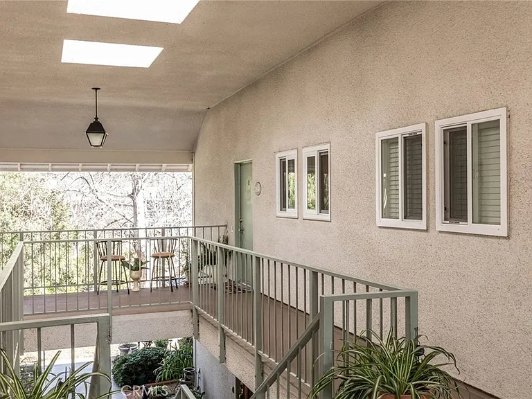 928 Avenue Majorca #O — Photo 8