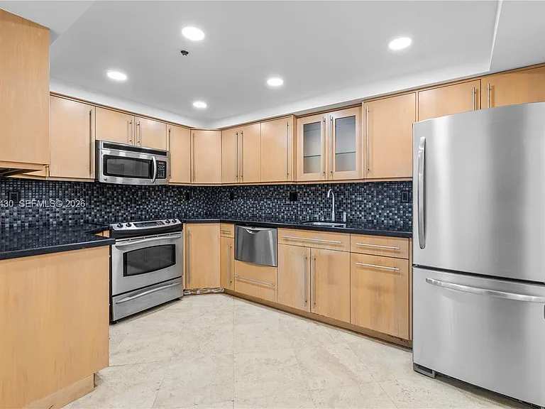 2457 Collins Ave #406 — Photo 10