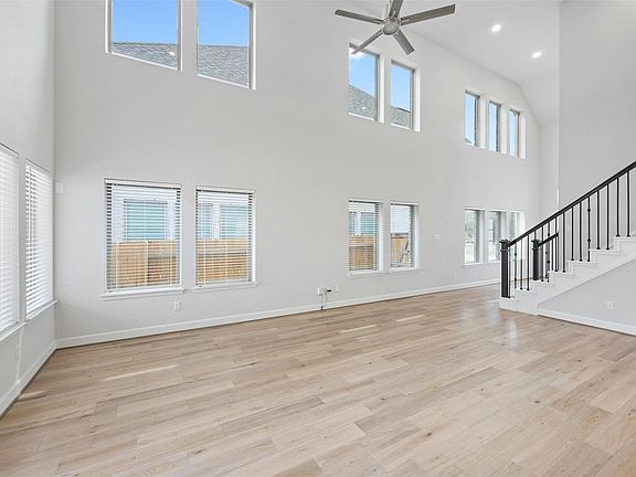 5th image of 924 Azul Lagoon Dr
