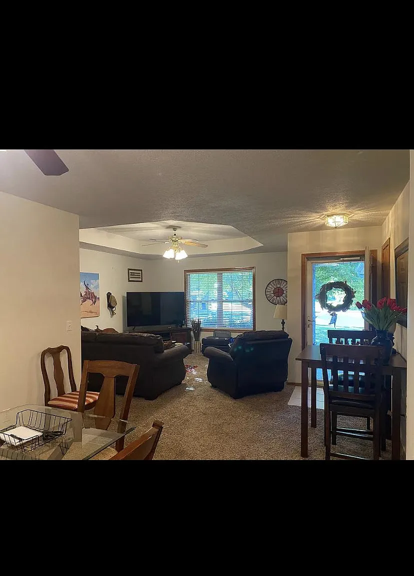 3 bed, 1200 sqft, $1,300 — Photo 3