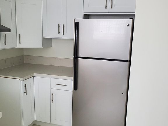 4th image of 231 W Olive St APT 4