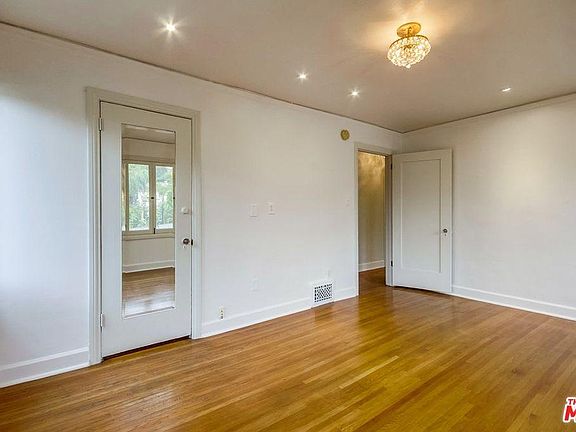5th image of 2064 Glencoe Way