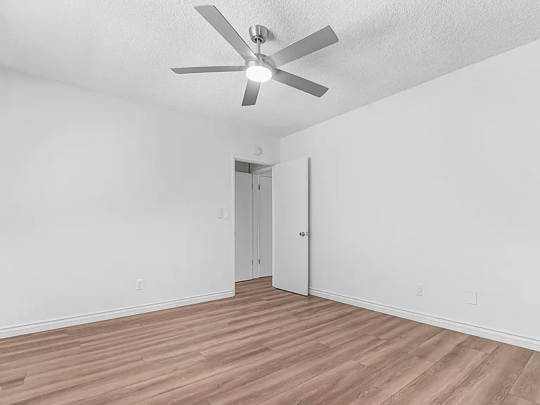 402 Montana Ave in Santa Monica - 4 blocks to the beach! — Photo 14