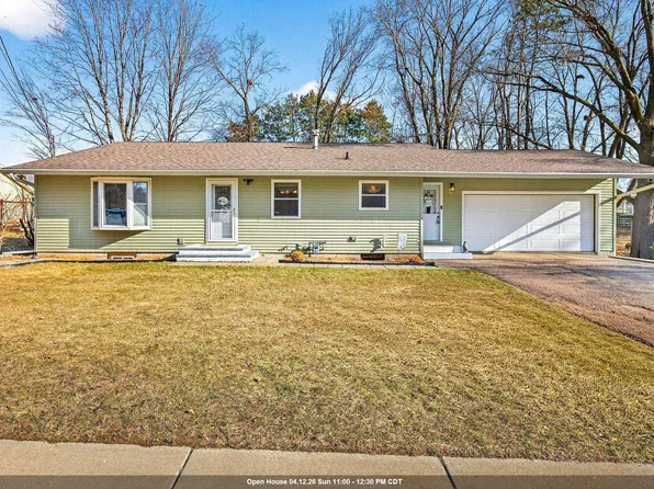 1009 Riverside Dr, Waupaca, WI 54981