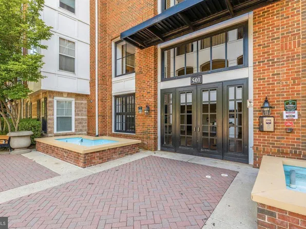 501 Hungerford Dr APT P82, Rockville, MD 20850