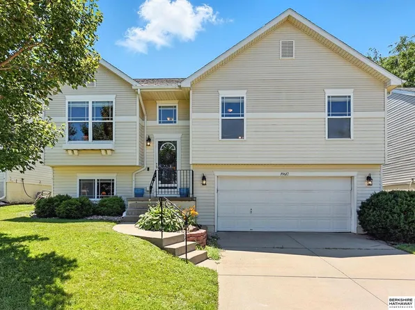 19617 W St, Omaha, NE 68135
