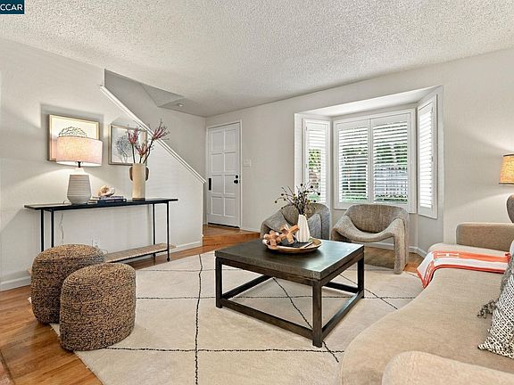 5th image of 30 Sierra Ln
