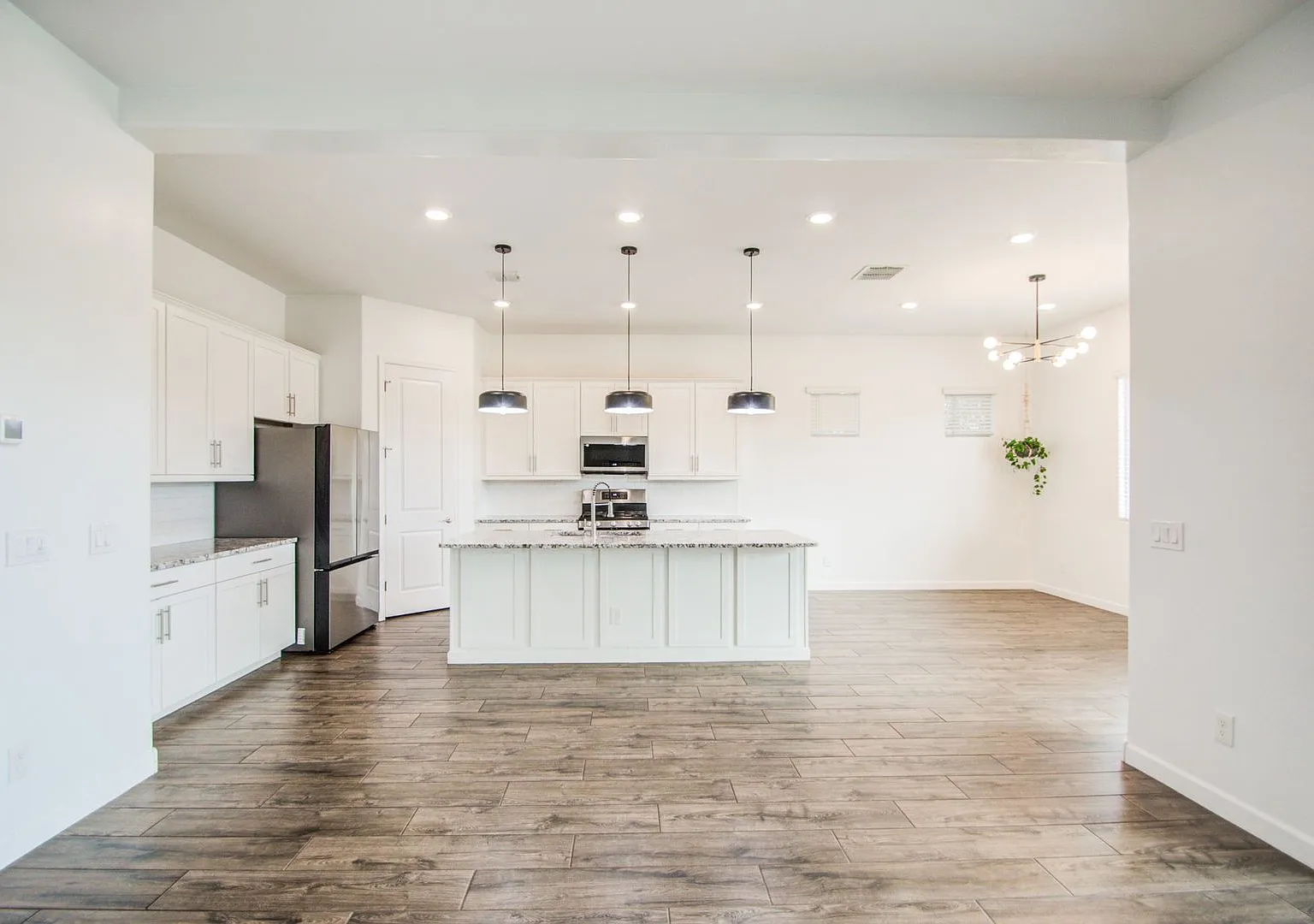 Spacious Next Gen Home in Queen Creek! — Photo 4