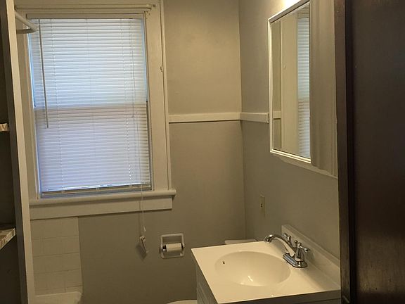 5th image of 98 Sunnyside Dr