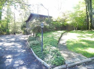 7 Gary Ct, Woodcliff Lake, NJ 07677