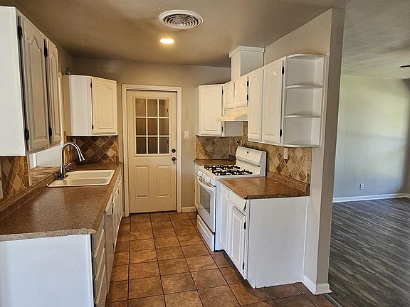4th image of 5110 Rock Point St