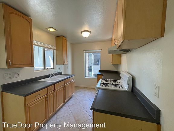 3rd image of 1430 Cabrillo Park Dr APT H