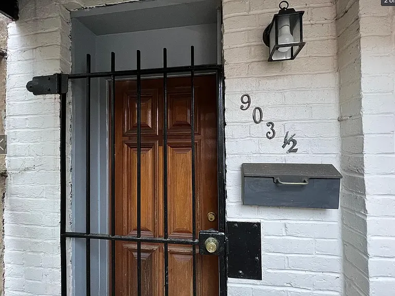903 1/2 C St NE #B — Photo 12