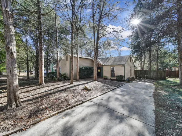 11408 Candlelight Ct, Charlotte, NC 28226