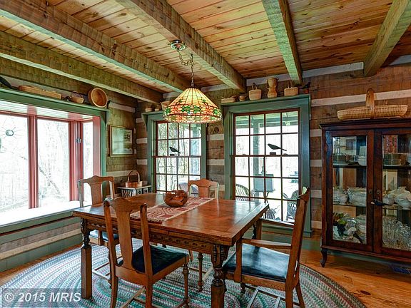 Ceiling to floor windows, window seat w/view!