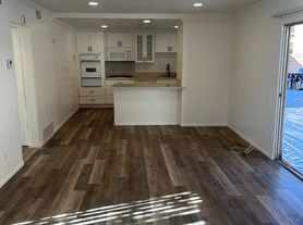 108-118 N Grand Oaks