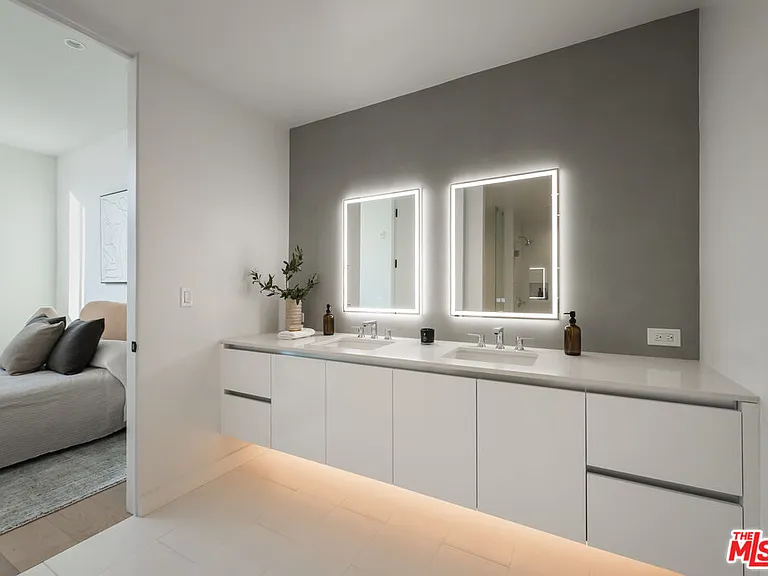 1264 N Harper Ave #Penthouse 1 — Photo 7