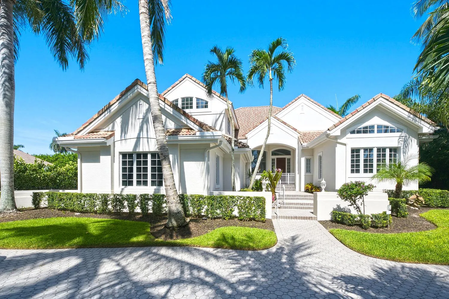 5 bed, 4.5 bath, 4050 sqft, $40,000 — Photo 2