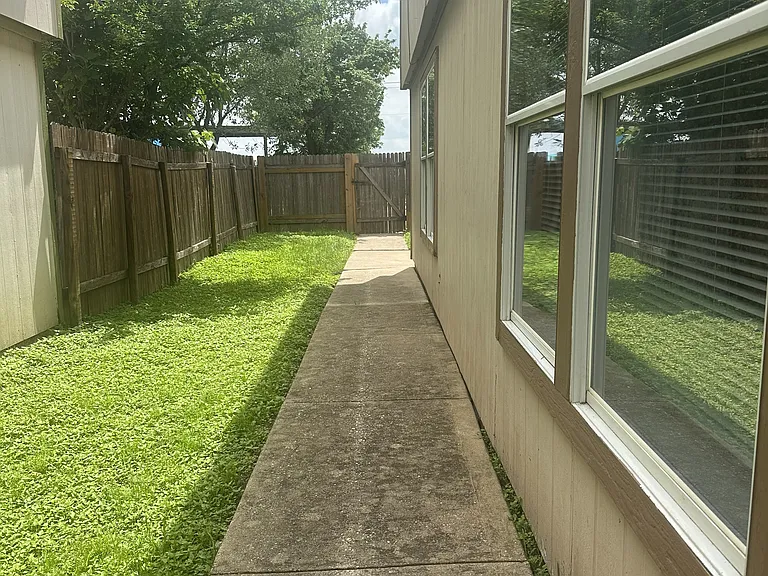 4519 Felicity Ln — Photo 20