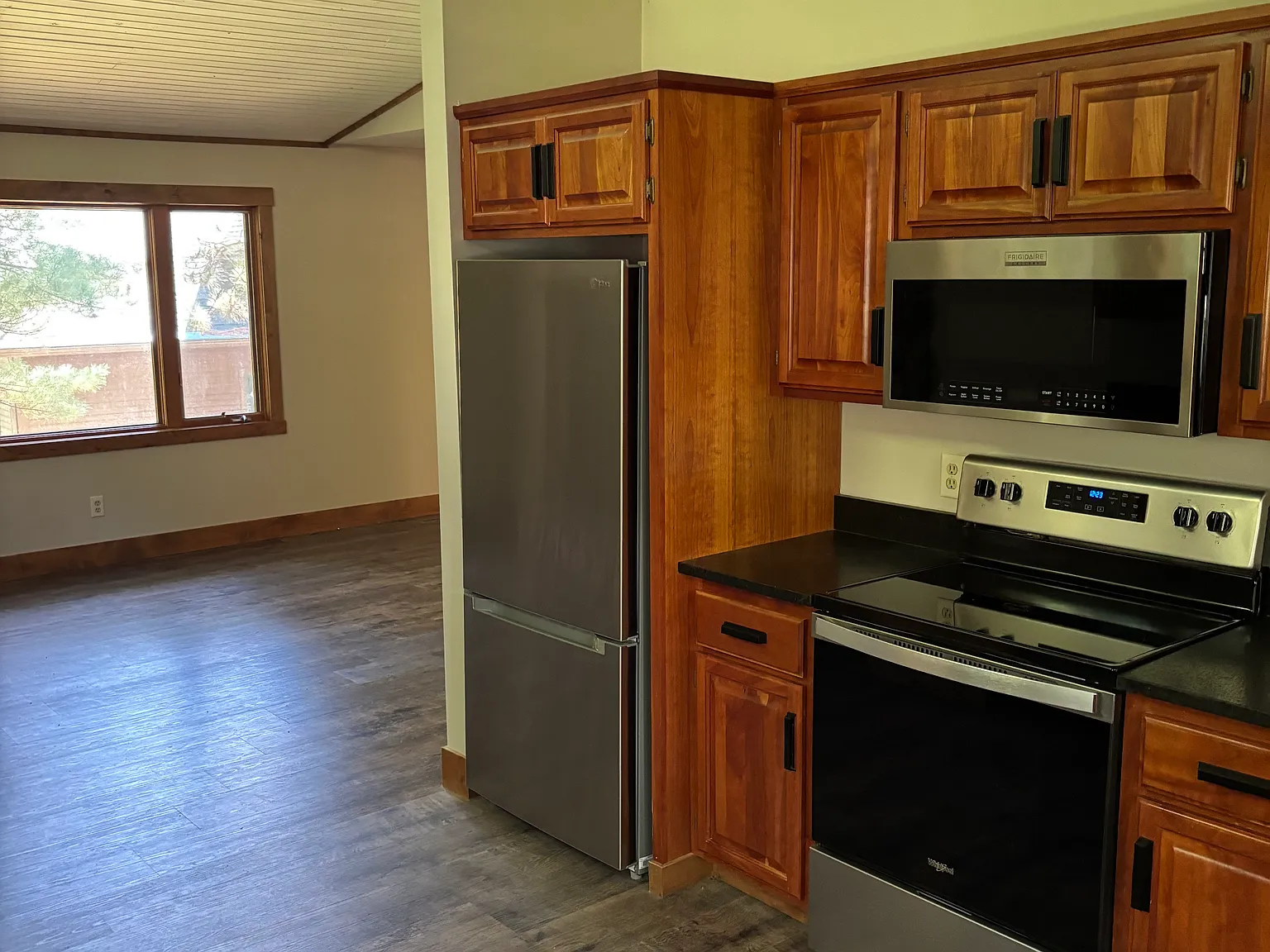3 bed, 2000 sqft, $2,950 — Photo 4