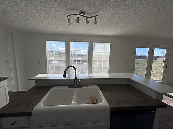 5th image of 1625 Browning Rd