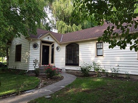 1st image of 828 Estrella Ave
