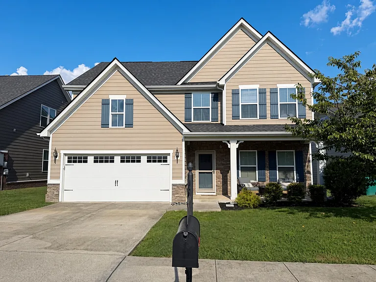 204 Audrey Dr — Photo 1