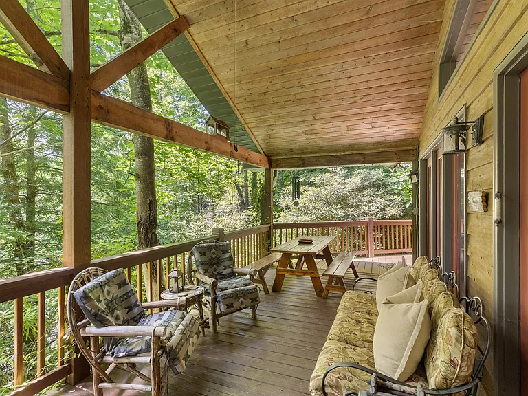 361 Wyanoak Rd — Photo 34