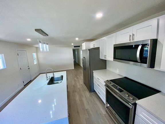 5th image of 8512 Avonshire Rd #211