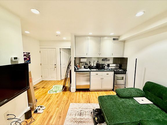 4th image of 11 Thacher Ct #1