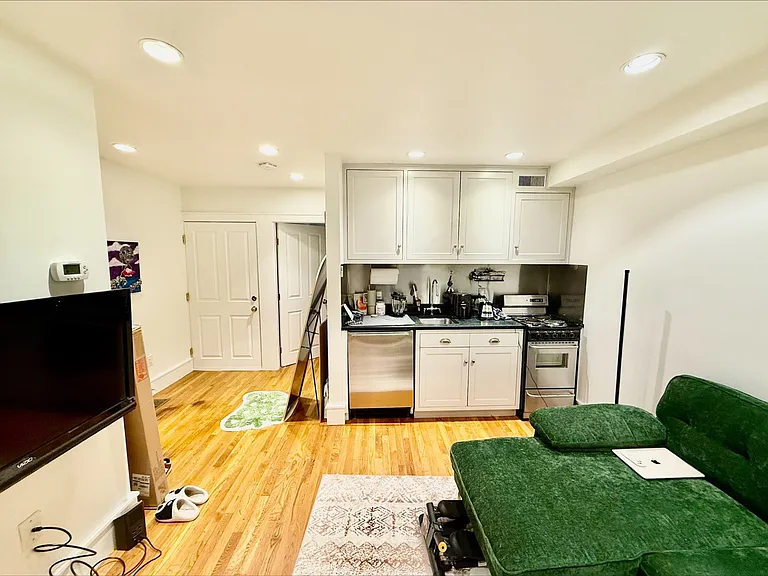 11 Thacher Ct #1 — Photo 4