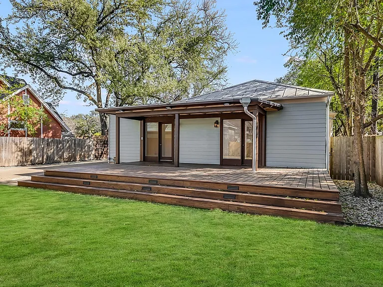 2704 Oakhurst Ave — Photo 17